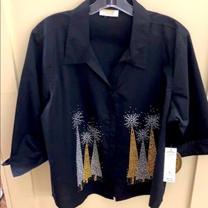 Black blouse with 3/4 sleeve and collar